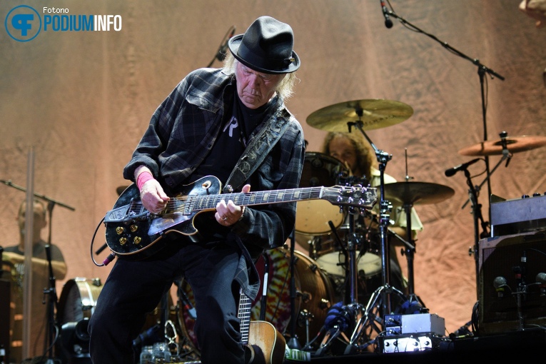 Neil Young op Neil Young + Promise of the Real - 10/07 - Ziggo Dome foto