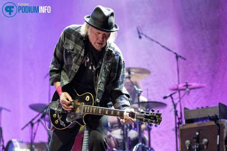 Neil Young op Neil Young + Promise of the Real - 10/07 - Ziggo Dome foto