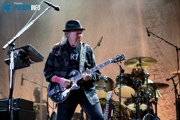 Neil Young op Neil Young + Promise of the Real - 10/07 - Ziggo Dome foto