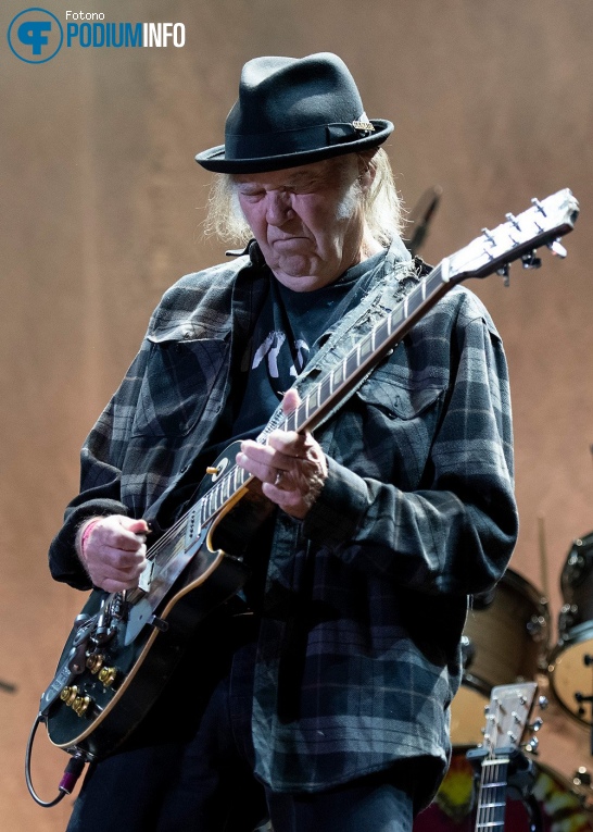 Neil Young op Neil Young + Promise of the Real - 10/07 - Ziggo Dome foto