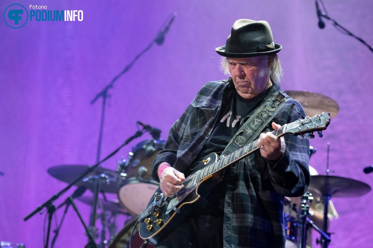 Neil Young op Neil Young + Promise of the Real - 10/07 - Ziggo Dome foto