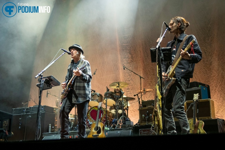 Neil Young op Neil Young + Promise of the Real - 10/07 - Ziggo Dome foto