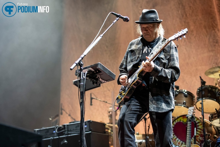Neil Young op Neil Young + Promise of the Real - 10/07 - Ziggo Dome foto