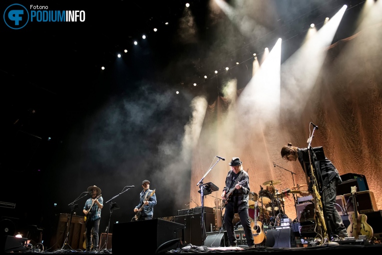 Neil Young op Neil Young + Promise of the Real - 10/07 - Ziggo Dome foto