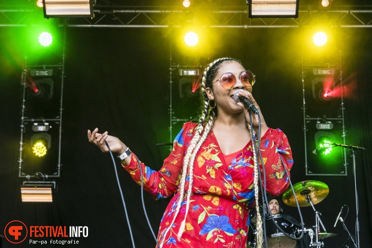 Hollie Cook op Werfpop 2019 foto