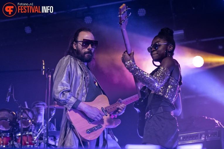 Arp Frique & Family op Welcome To The Village 2019 - donderdag foto