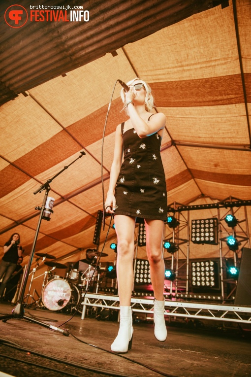 Foto Nina Nesbitt op Barn on the Farm 2019 - Zaterdag