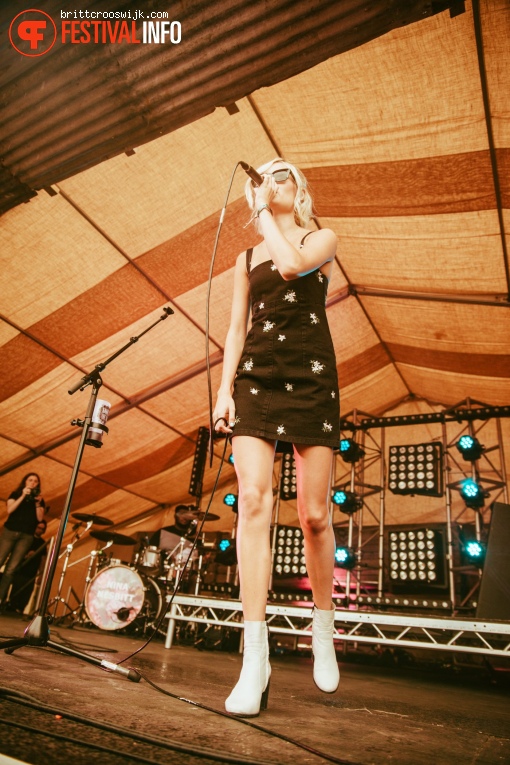 Nina Nesbitt op Barn on the Farm 2019 - Zaterdag foto