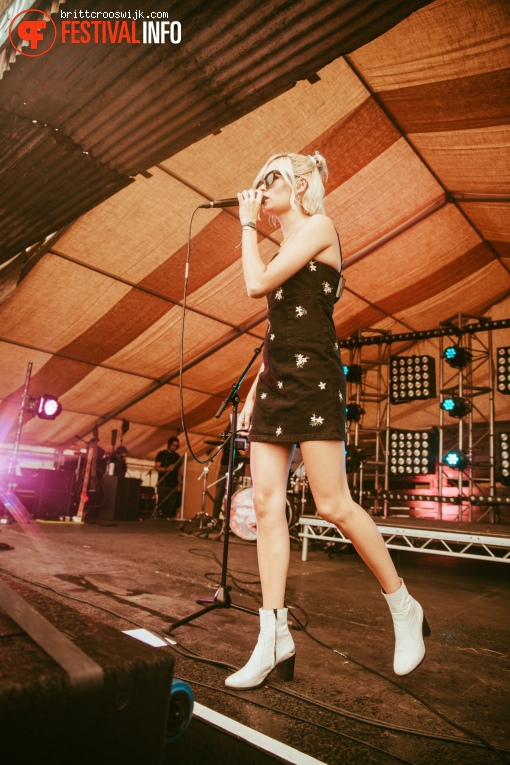 Foto Nina Nesbitt op Barn on the Farm 2019 - Zaterdag