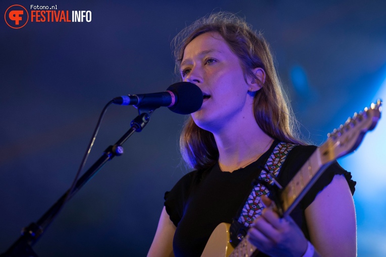 Julia Jacklin op Welcome To The Village 2019 - vrijdag foto