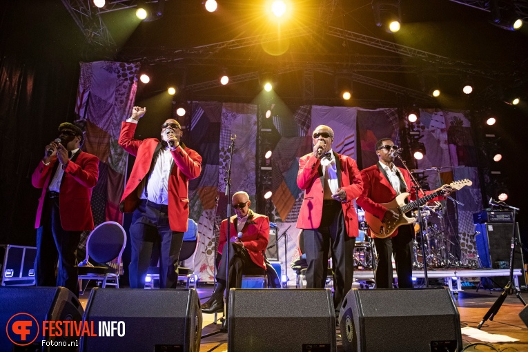 Blind Boys of Alabama with Amadou & Mariam op Welcome To The Village 2019 - vrijdag foto