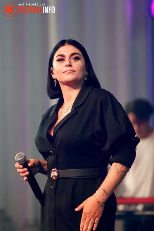 Roxeanne Hazes op Vierdaagsefeesten Nijmegen 2019 foto