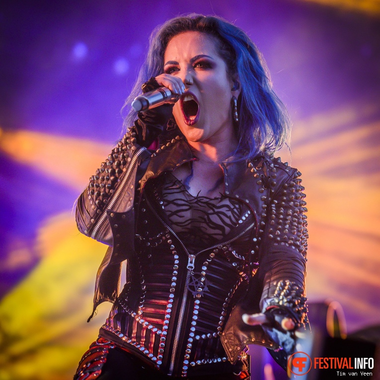 Arch Enemy op Dynamo MetalFest 2019, Zaterdag foto