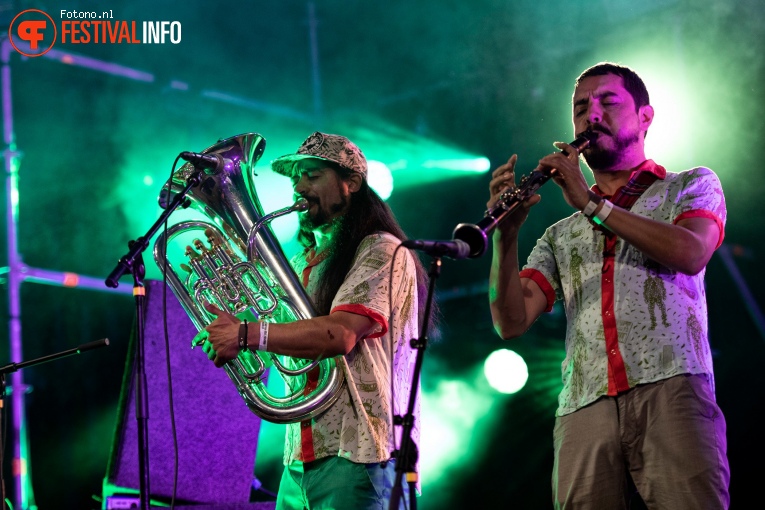 Frente Cumbiero op Welcome To The Village 2019 - zaterdag foto