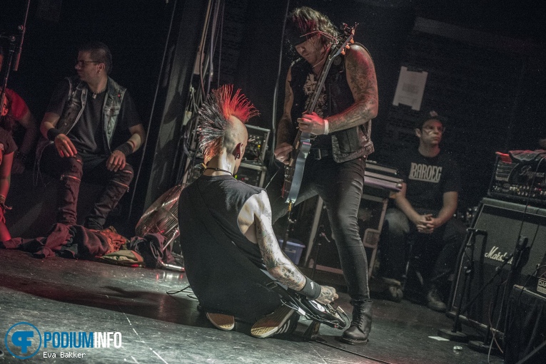 Total Chaos op Tales from The Punx - 20/07 - Baroeg foto