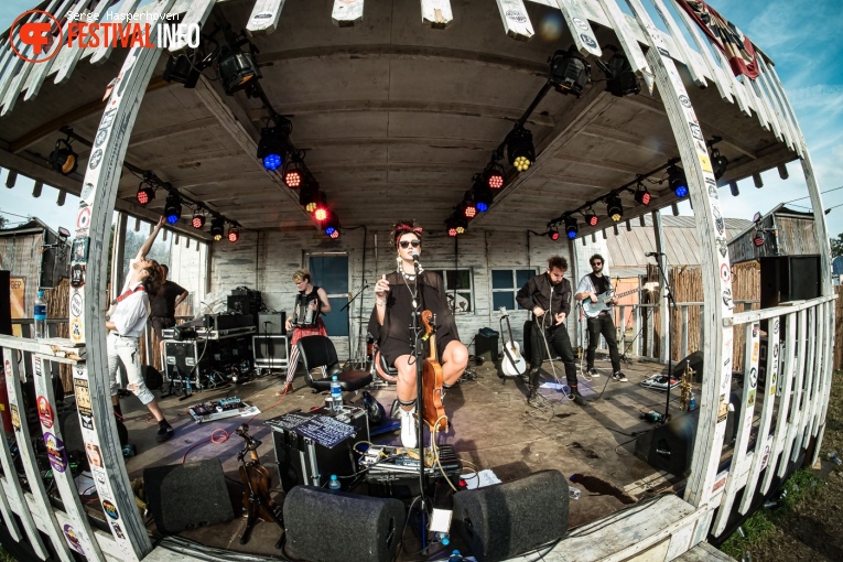 Holy Moly & The Crackers op Zwarte Cross Festival 2019 - Zondag foto