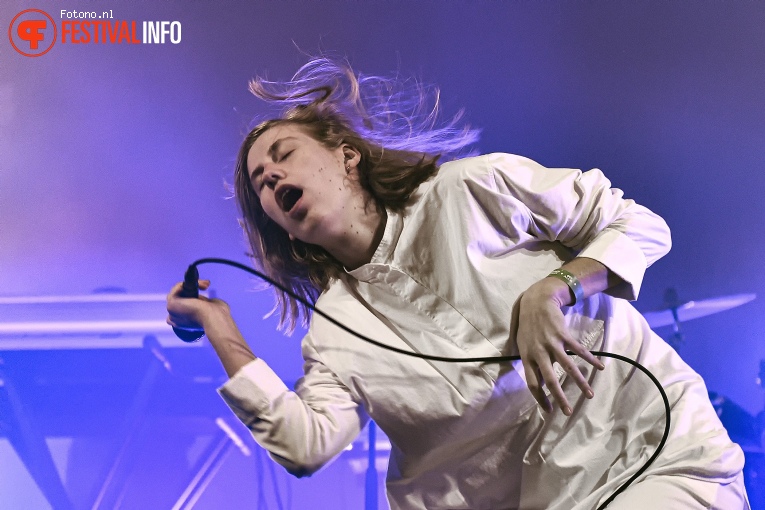 Whispering Sons op Welcome To The Village 2019 - zondag - foto