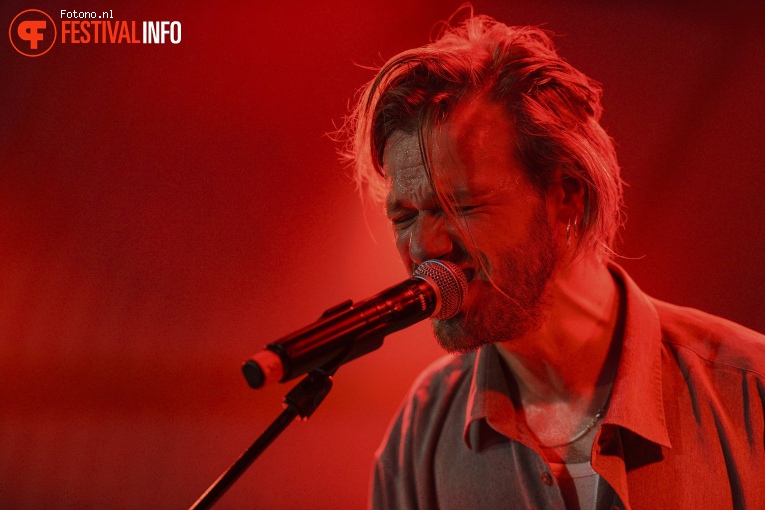 Idiott Smith op Welcome To The Village 2019 - zondag - foto