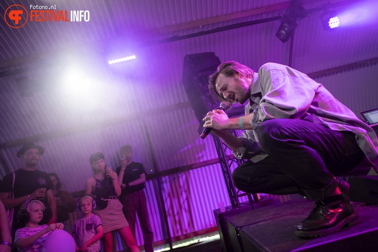 Idiott Smith op Welcome To The Village 2019 - zondag - foto