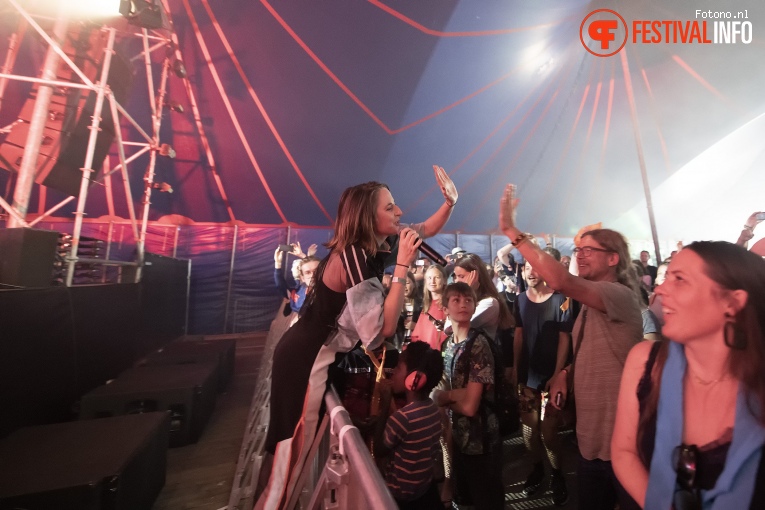 Haiku Hands op Welcome To The Village 2019 - zondag - foto
