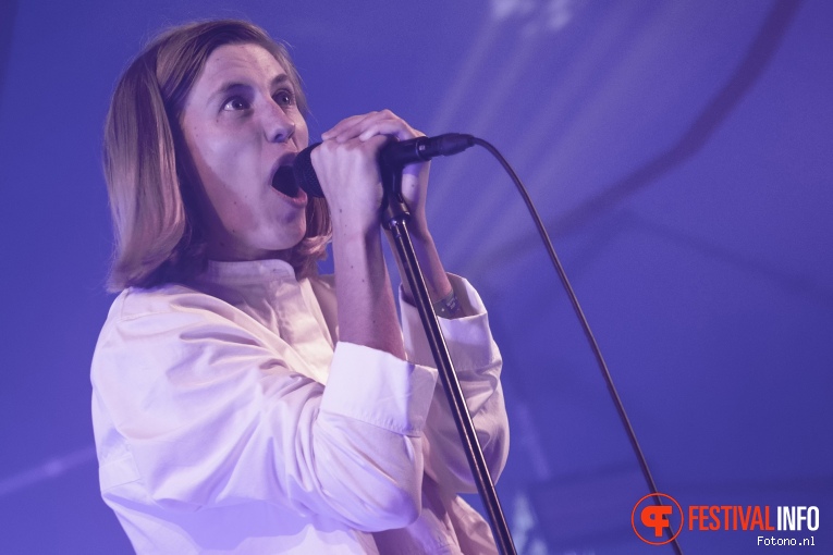 Whispering Sons op Welcome To The Village 2019 - zondag - foto
