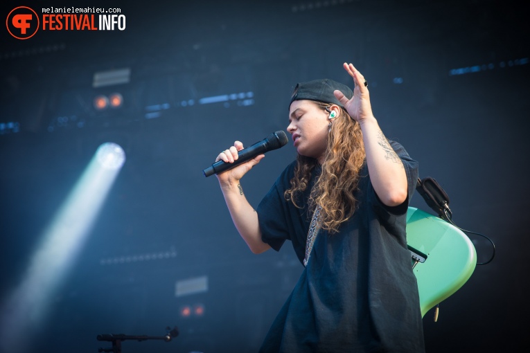 Tash Sultana op Paléo Festival 2019 foto