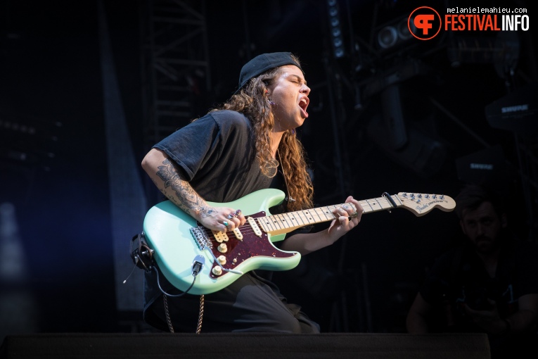 Tash Sultana op Paléo Festival 2019 foto