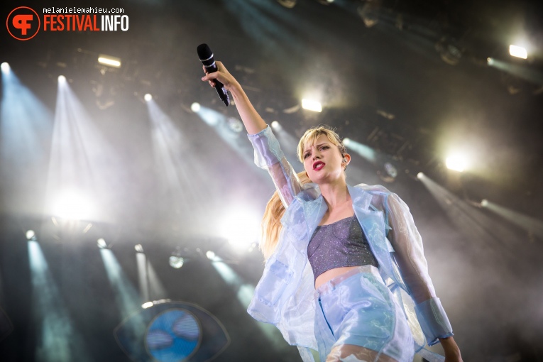 Angèle op Paléo Festival 2019 foto