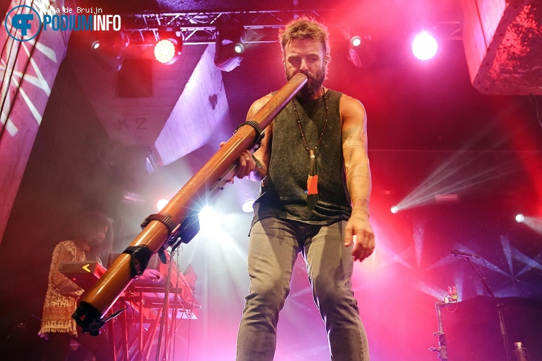 Xavier Rudd op Xavier Rudd - 02/08 - Maassilo foto