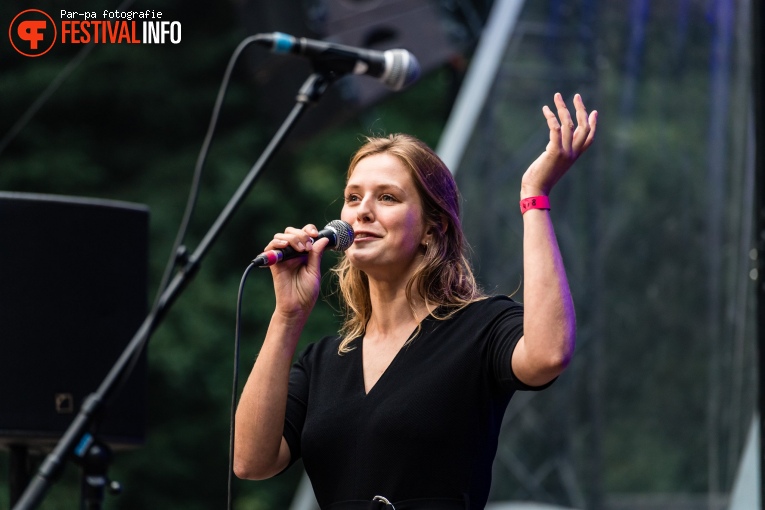 Maaike Ouboter op Tussen de hoge Bomen 2019 foto