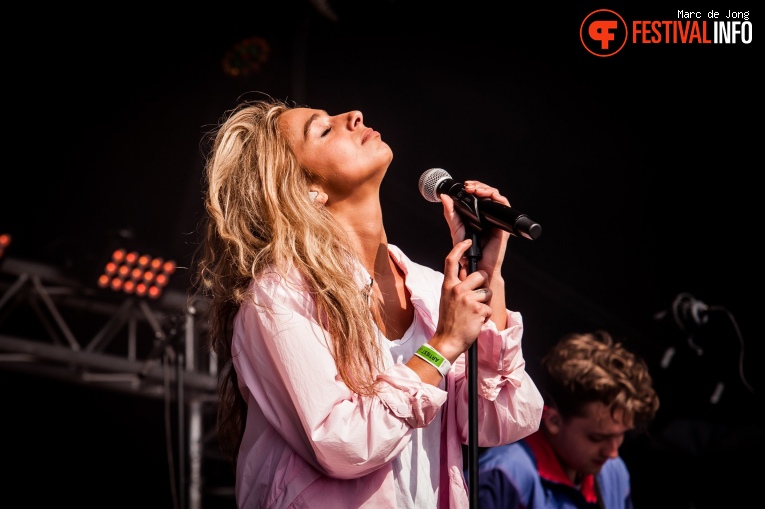 Nona op Schollenpop 2019 foto