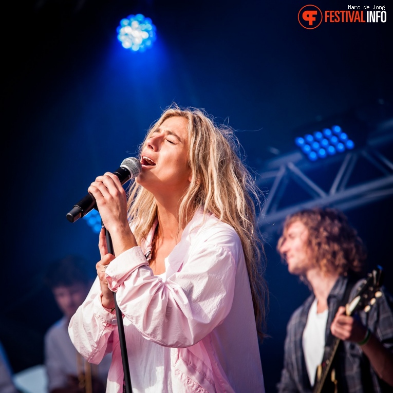 Nona op Schollenpop 2019 foto