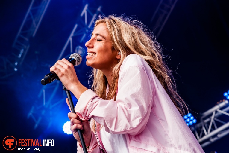 Nona op Schollenpop 2019 foto