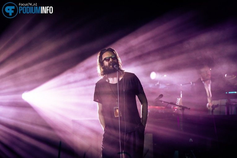 Foto Father John Misty op Father John Misty & José Gonzáles - 06/08 - Openluchttheater Caprera