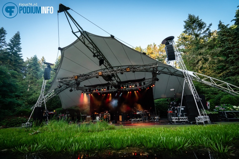 José González op Father John Misty & José Gonzáles - 06/08 - Openluchttheater Caprera foto