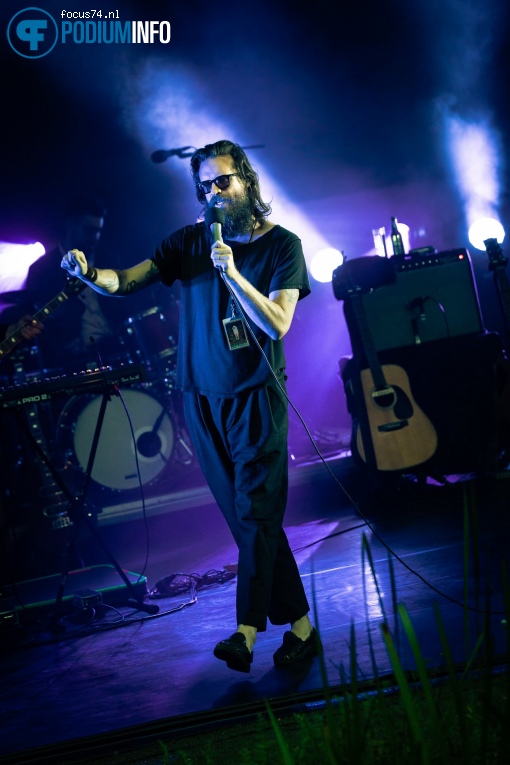 Foto Father John Misty op Father John Misty & José Gonzáles - 06/08 - Openluchttheater Caprera