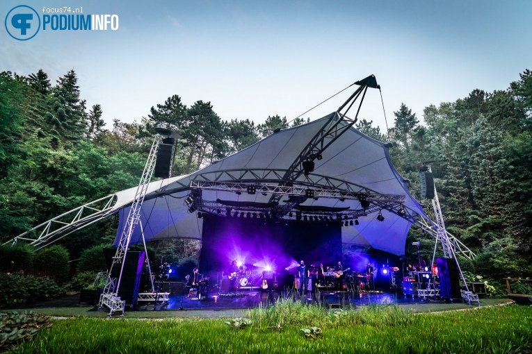 Father John Misty op Father John Misty & José Gonzáles - 06/08 - Openluchttheater Caprera foto