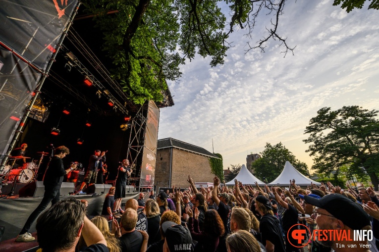 Dog Eat Dog op Into The Grave 2019, Vrijdag foto