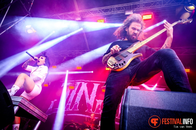 Jinjer op Into The Grave 2019, Zaterdag foto