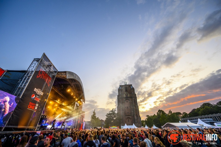 Meshuggah op Into The Grave 2019, Zaterdag foto