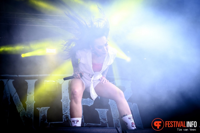 Jinjer op Into The Grave 2019, Zaterdag foto