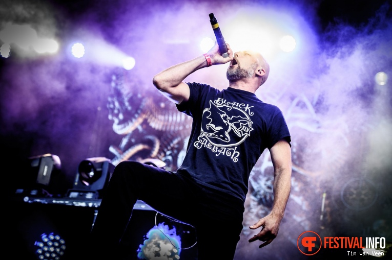 Meshuggah op Into The Grave 2019, Zaterdag foto