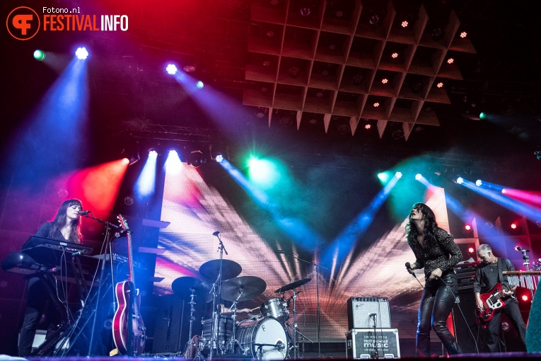 Sharon van Etten op Lowlands 2019 - Zaterdag foto