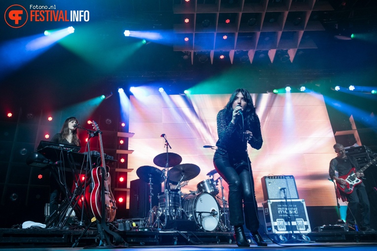 Sharon van Etten op Lowlands 2019 - Zaterdag foto