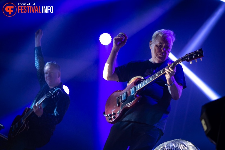 New Order op Lowlands 2019 - Zondag foto