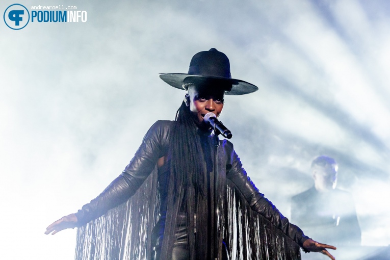 Morcheeba op Morcheeba - 18/08 - Openlucht Theater Amsterdamse Bos foto