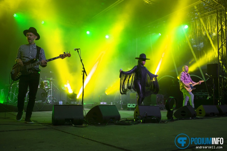 Morcheeba op Morcheeba - 18/08 - Openlucht Theater Amsterdamse Bos foto