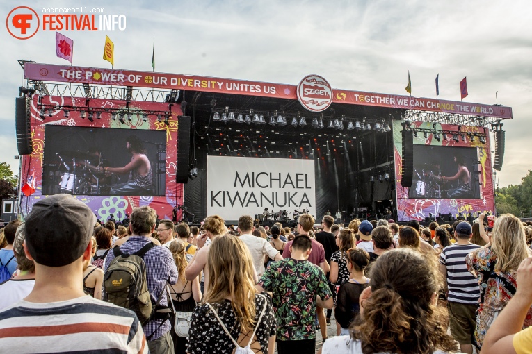 Michael Kiwanuka op Sziget 2019 - woensdag foto