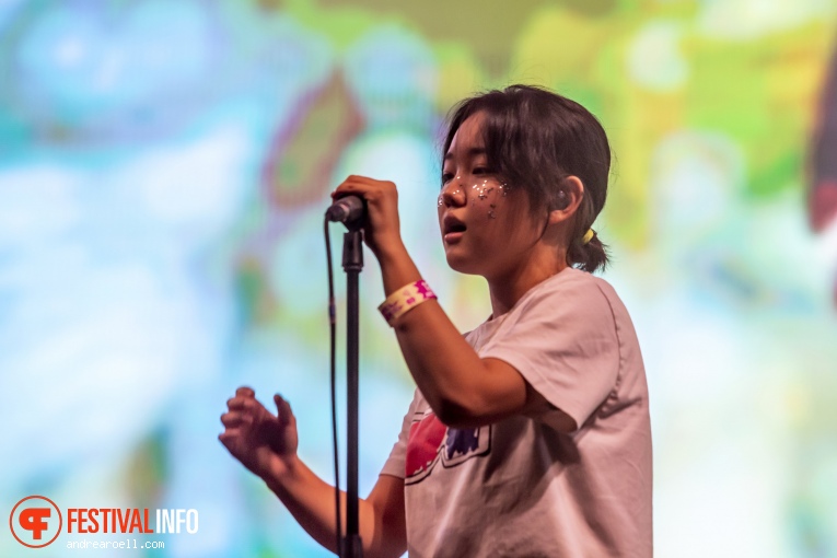 Superorganism op Sziget 2019 - maandag foto