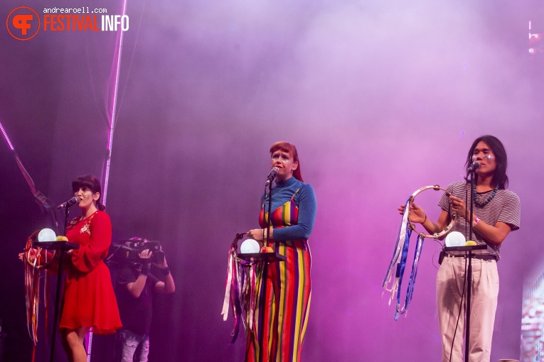 Superorganism op Sziget 2019 - maandag foto